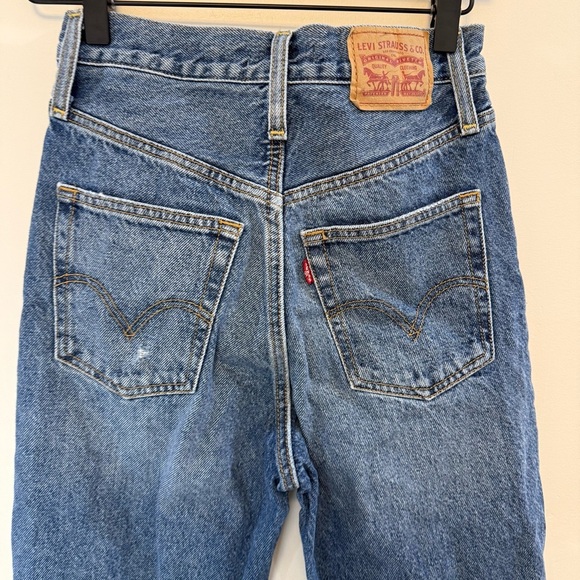 LEVI’S Ribcage Straight Ankle Button Fly Distressed Jeans - Picture 7 of 9